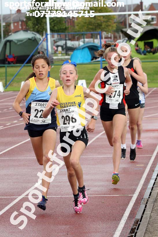 Girls under-15s 1500 metres, Northern Under-17s/U-15s and U13s Champs, Leigh Sports Village, Leigh. Photo: David T. Hewitson/Sports for All Pics